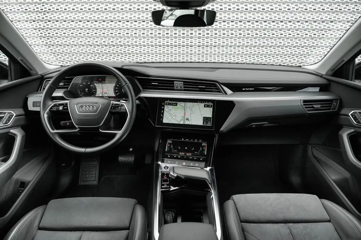 AUDI E-TRON