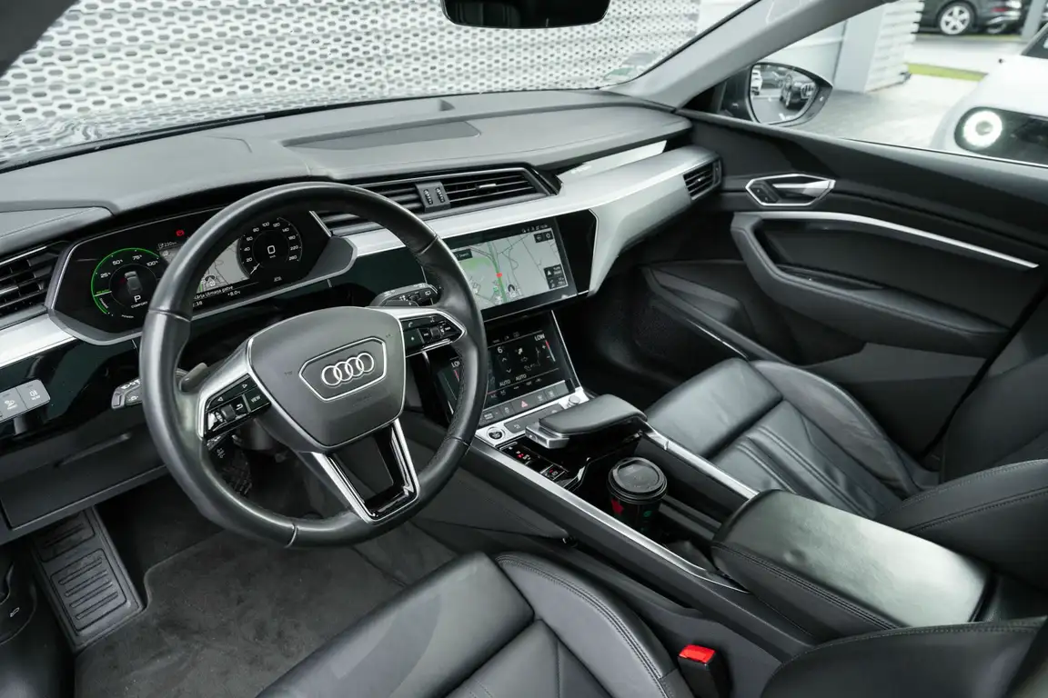 AUDI E-TRON
