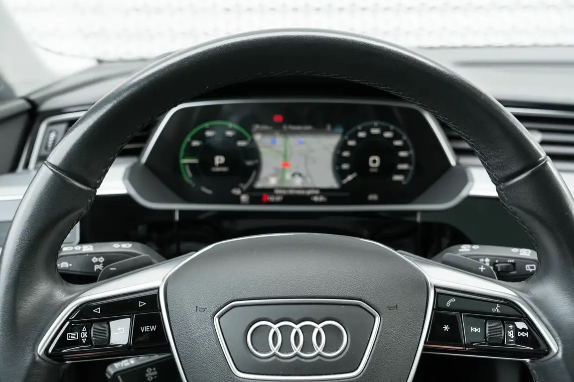 AUDI E-TRON