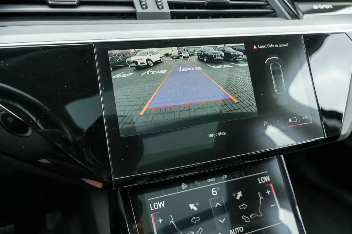 AUDI E-TRON