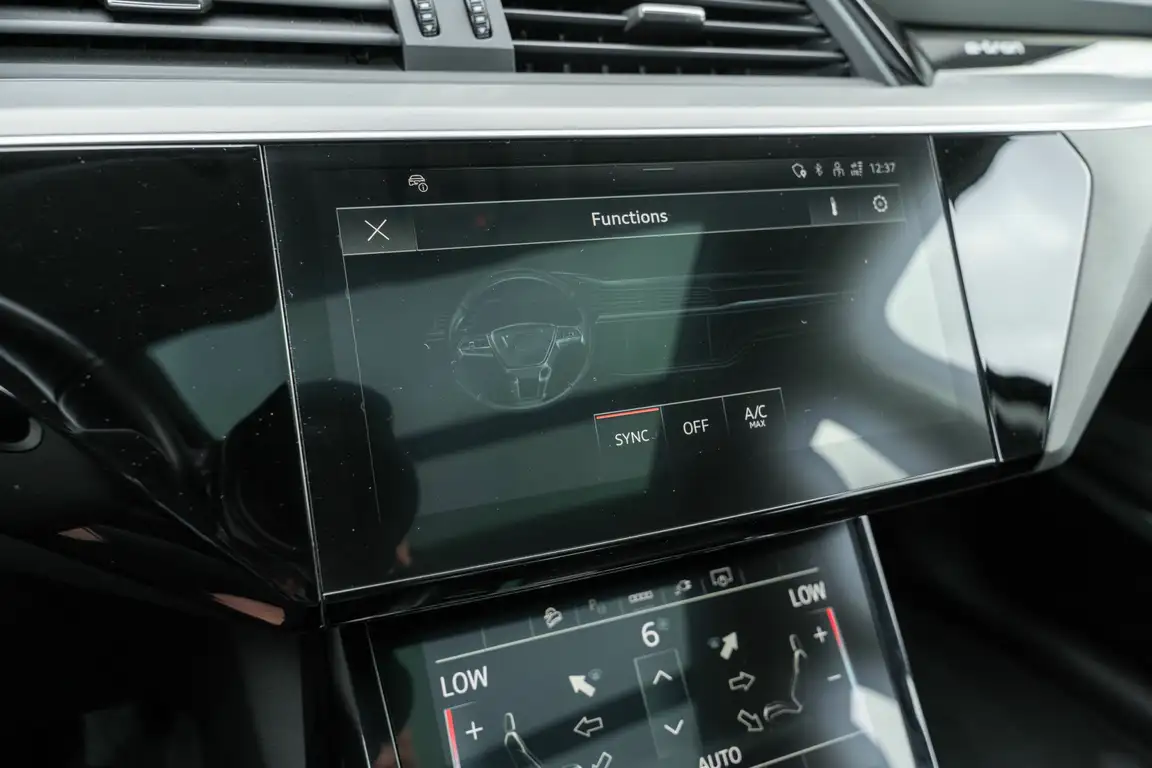 AUDI E-TRON