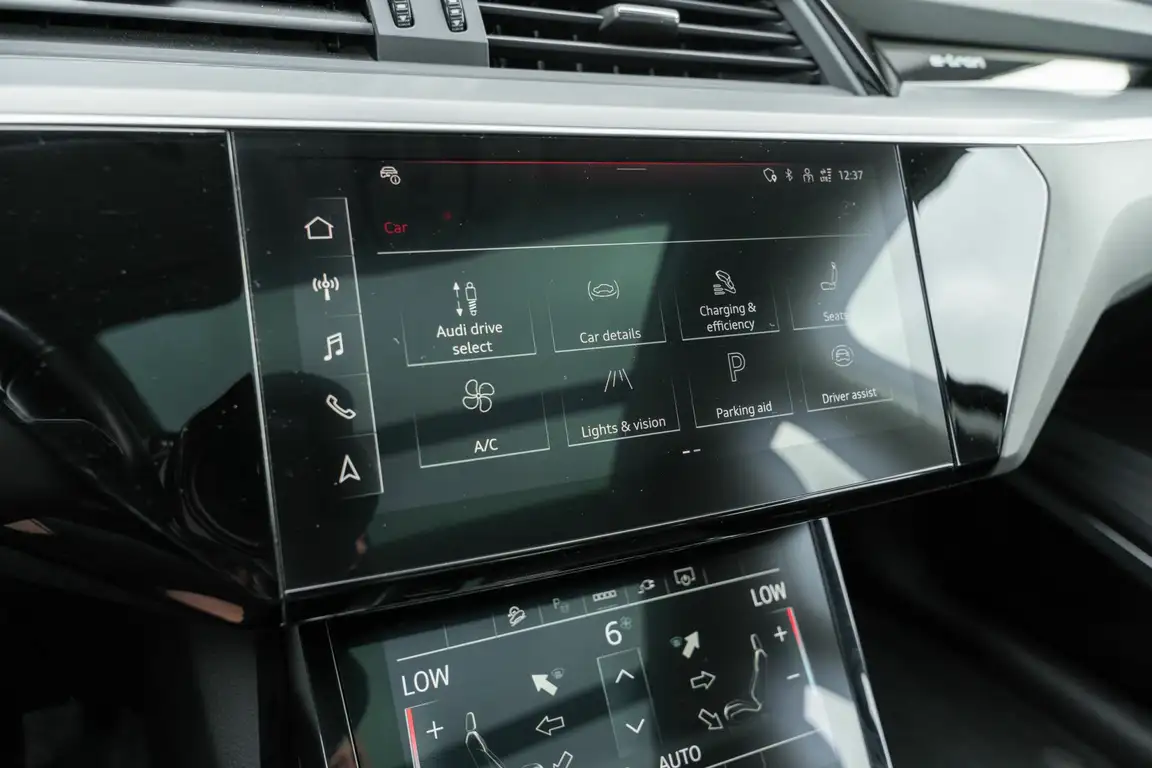 AUDI E-TRON