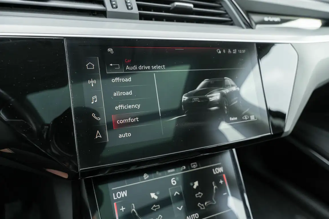 AUDI E-TRON