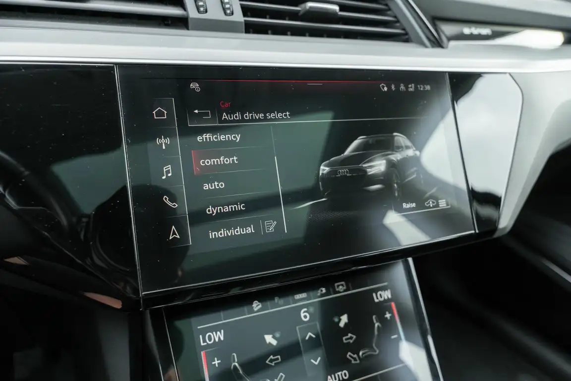 AUDI E-TRON