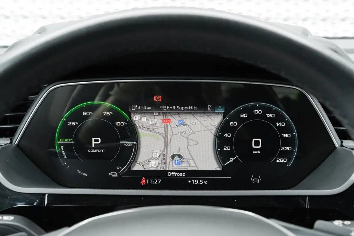 AUDI E-TRON