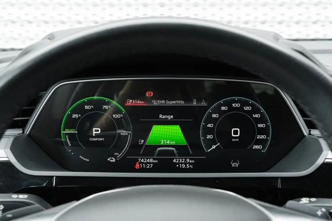 AUDI E-TRON