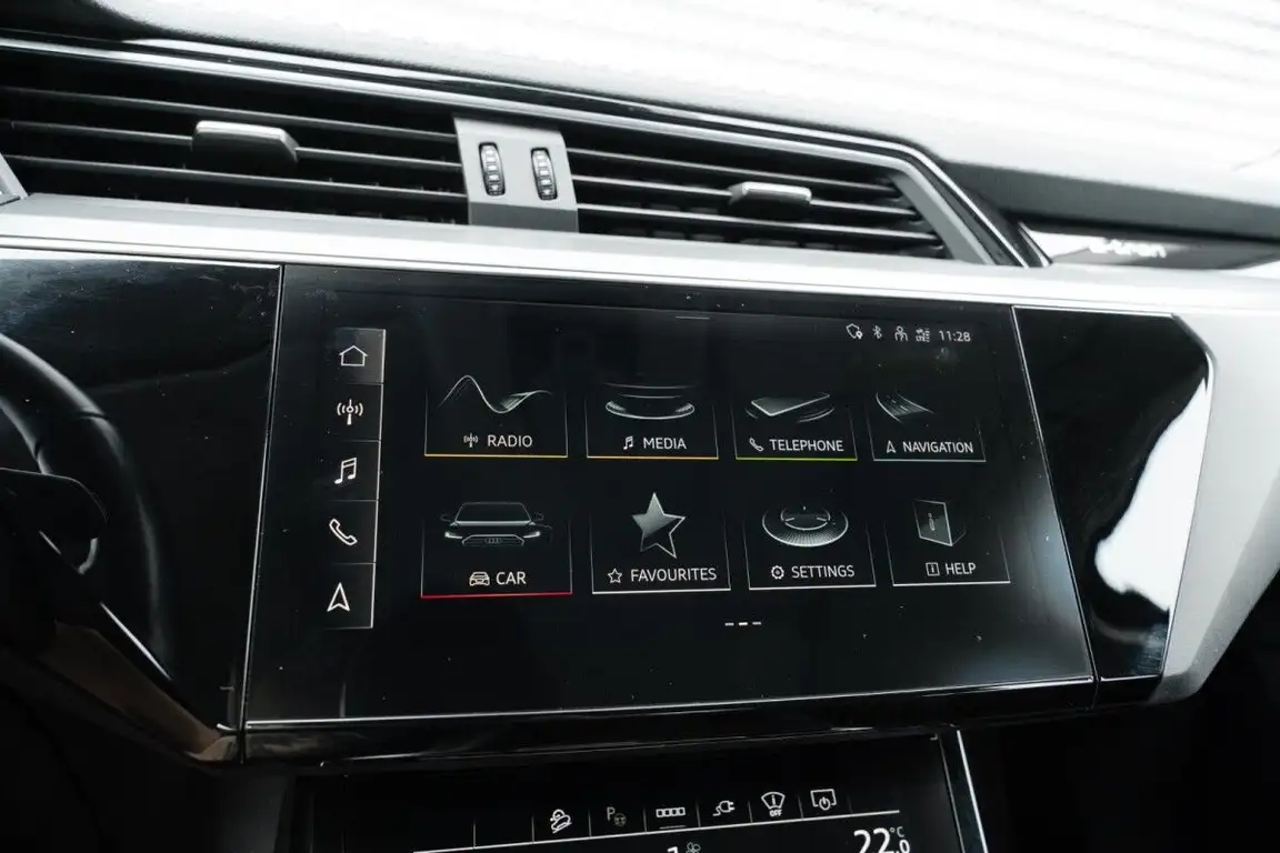 AUDI E-TRON