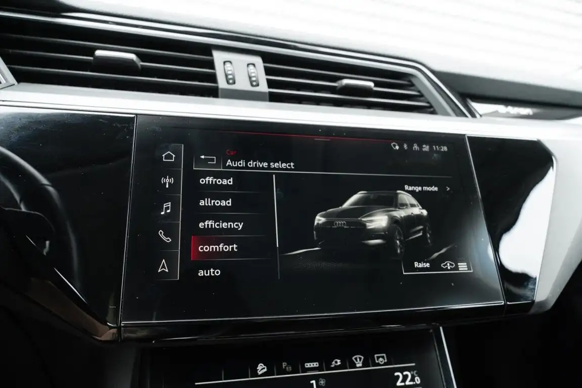 AUDI E-TRON