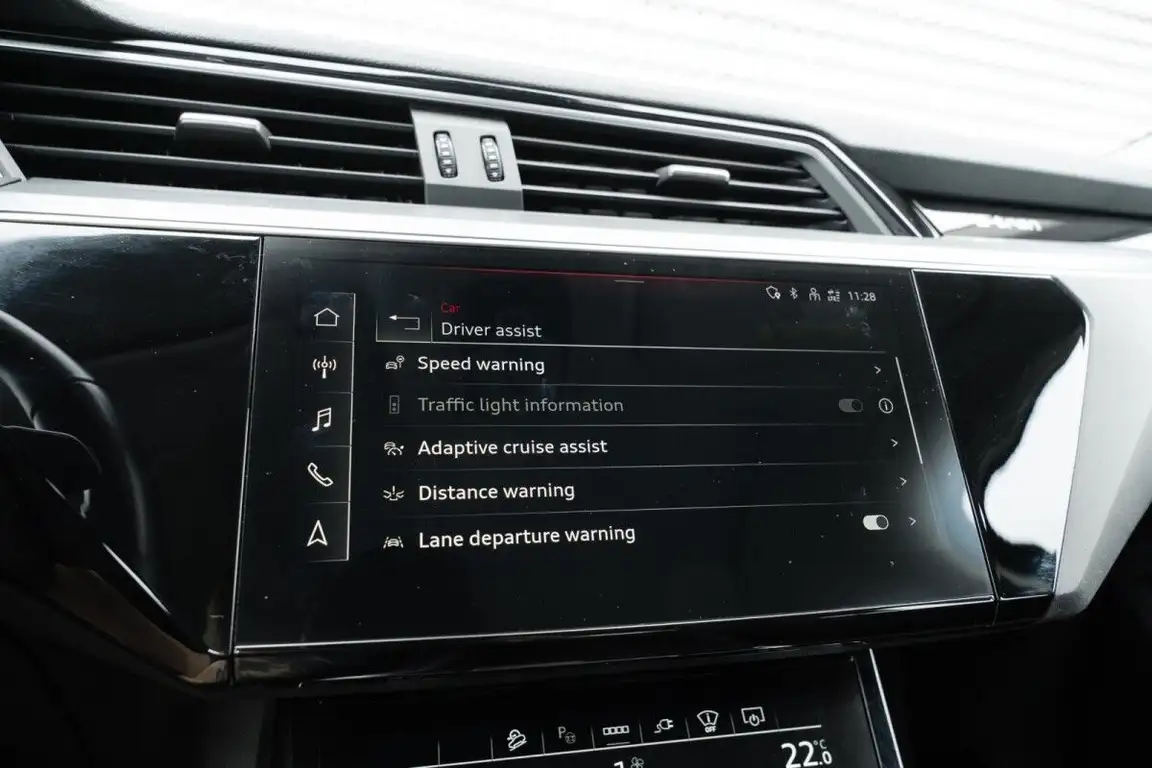 AUDI E-TRON