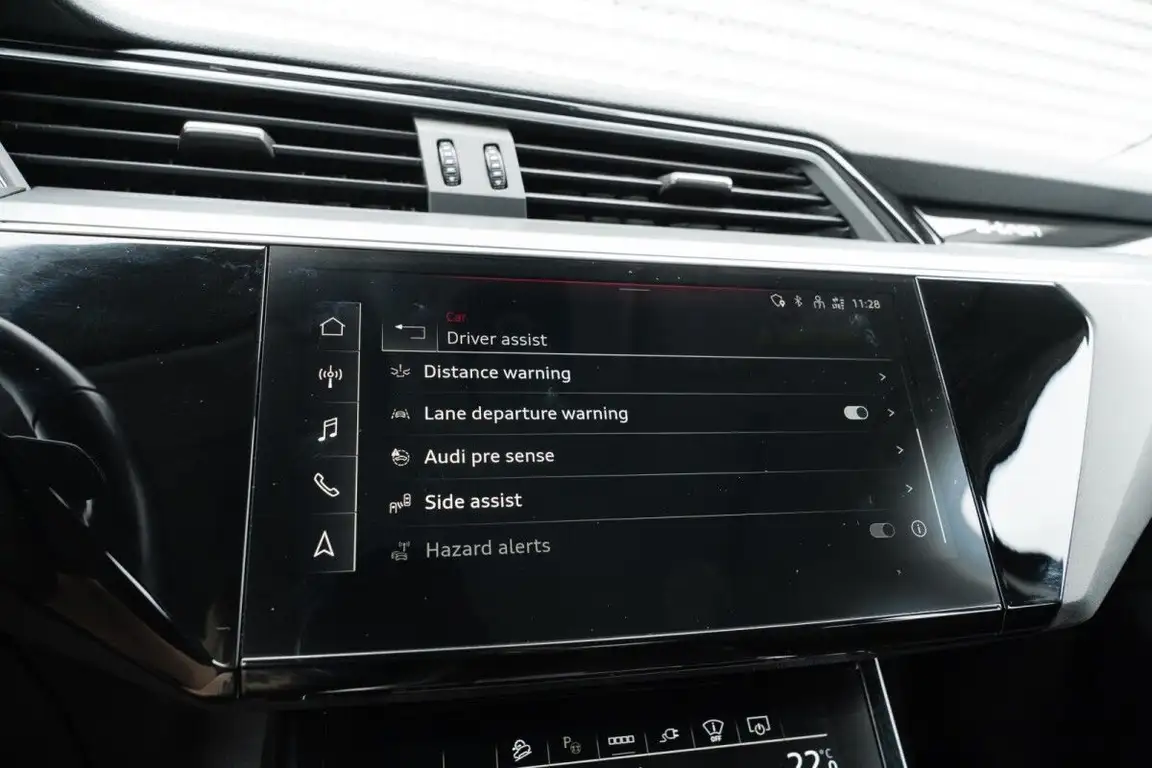 AUDI E-TRON