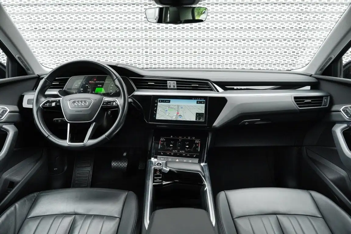 AUDI E-TRON