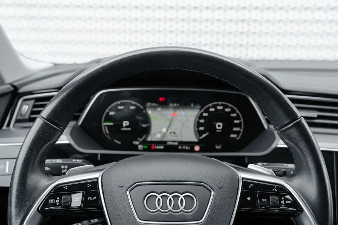 AUDI E-TRON