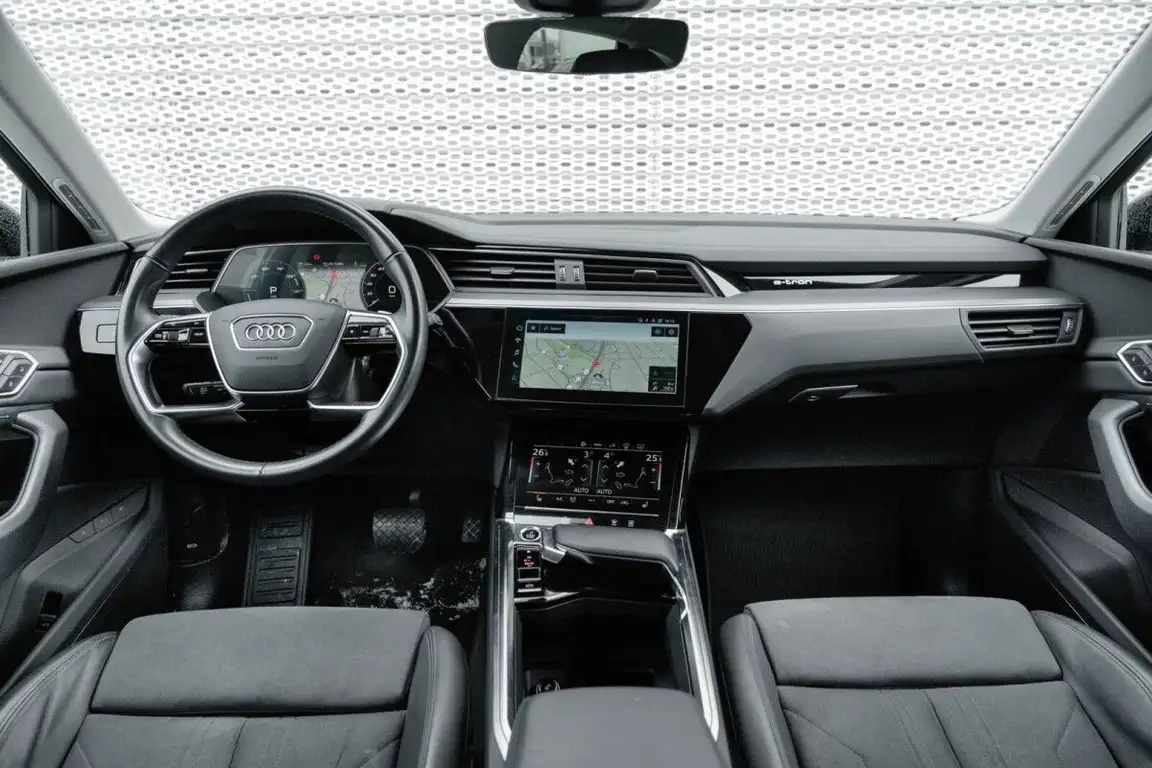 AUDI E-TRON