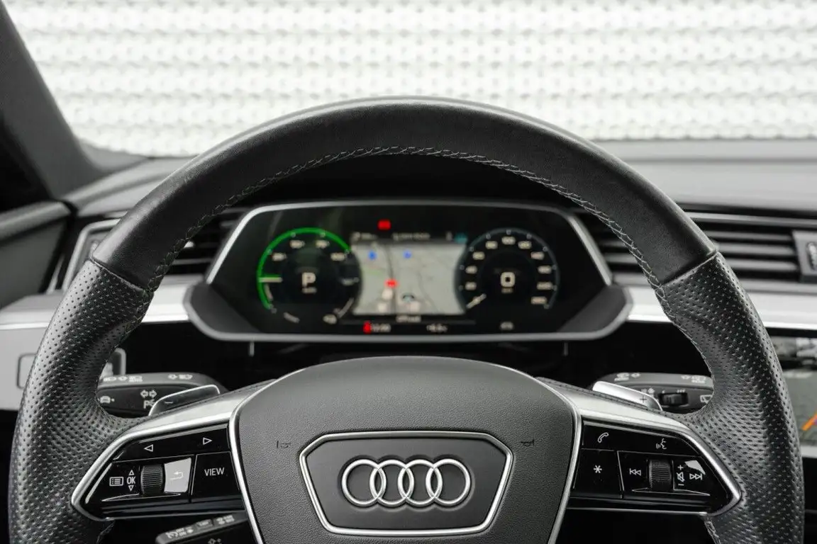 AUDI E-TRON