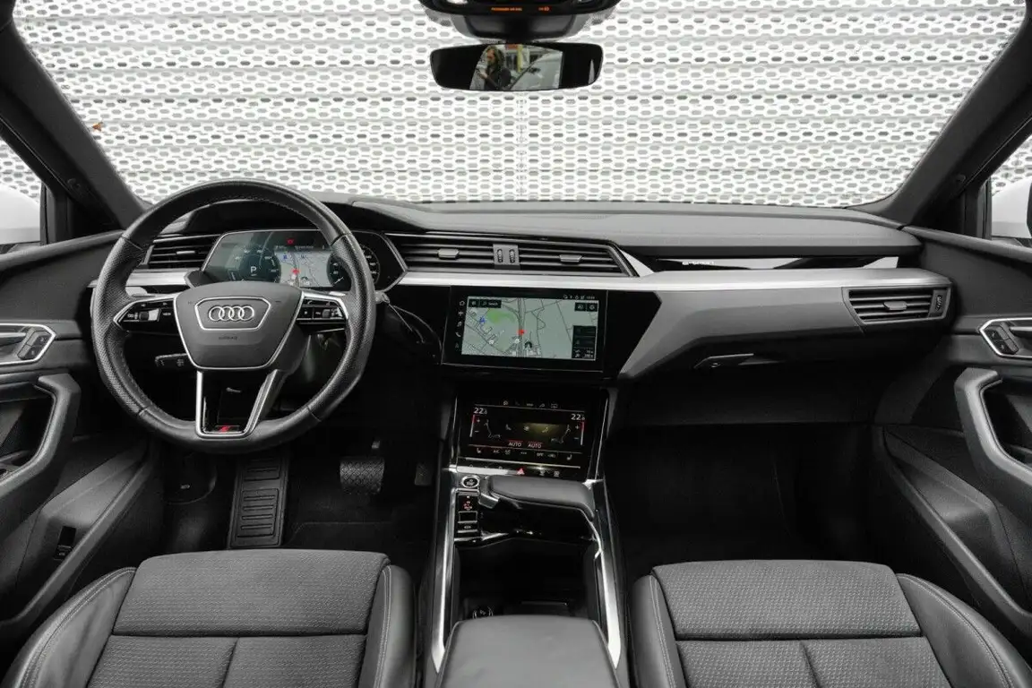 AUDI E-TRON