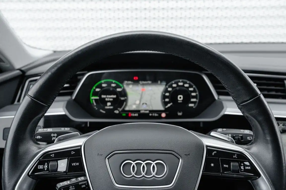 AUDI E-TRON