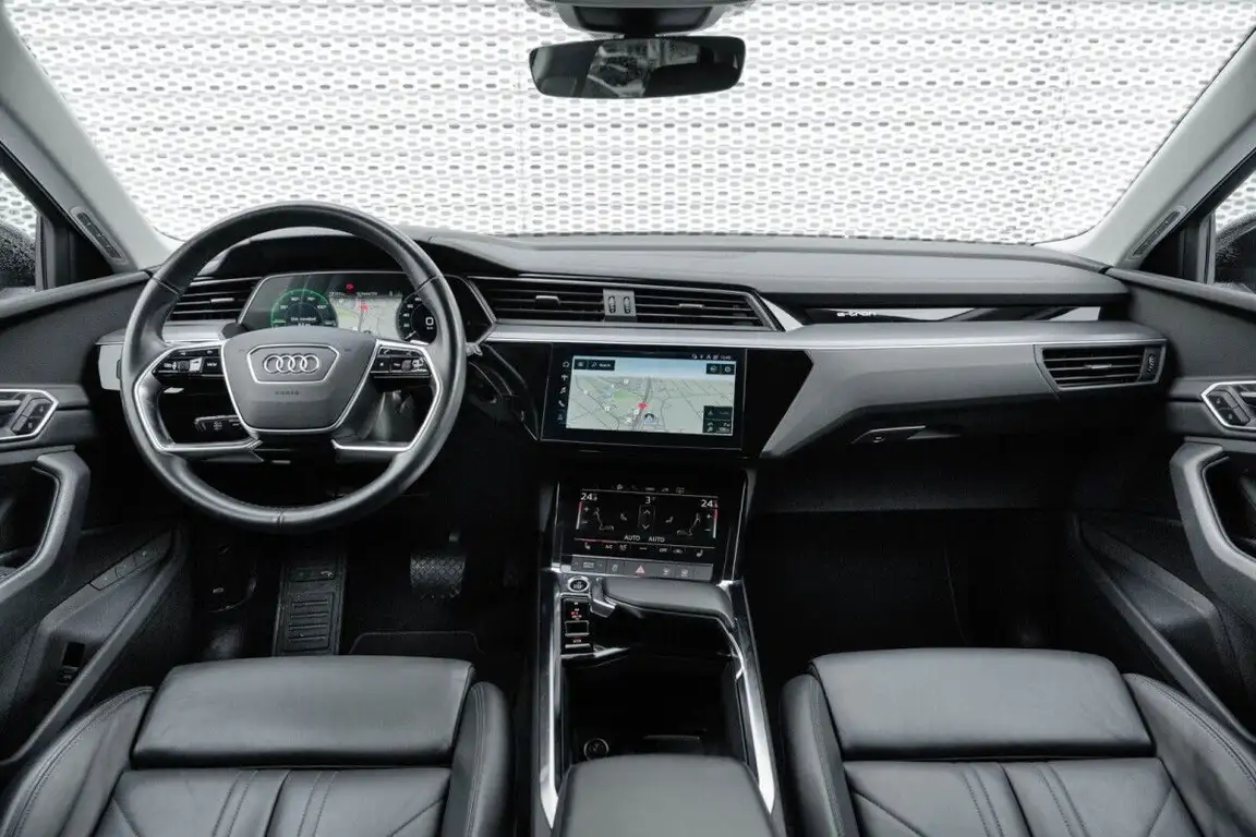 AUDI E-TRON
