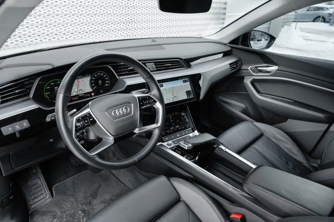 AUDI E-TRON