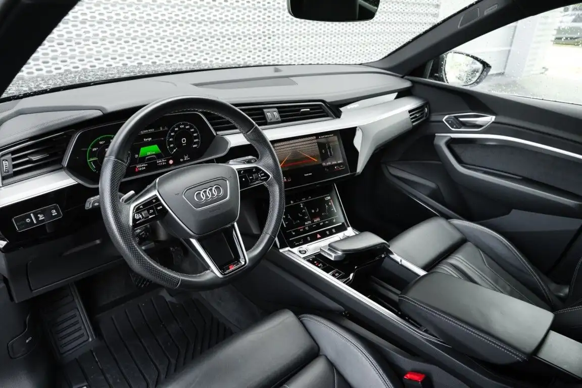 AUDI E-TRON