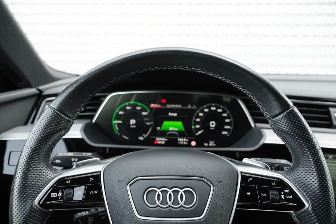 AUDI E-TRON