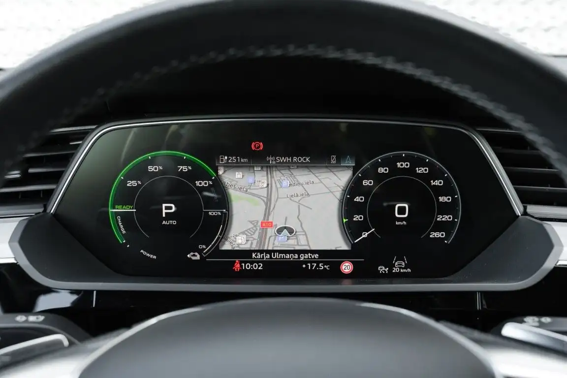AUDI E-TRON