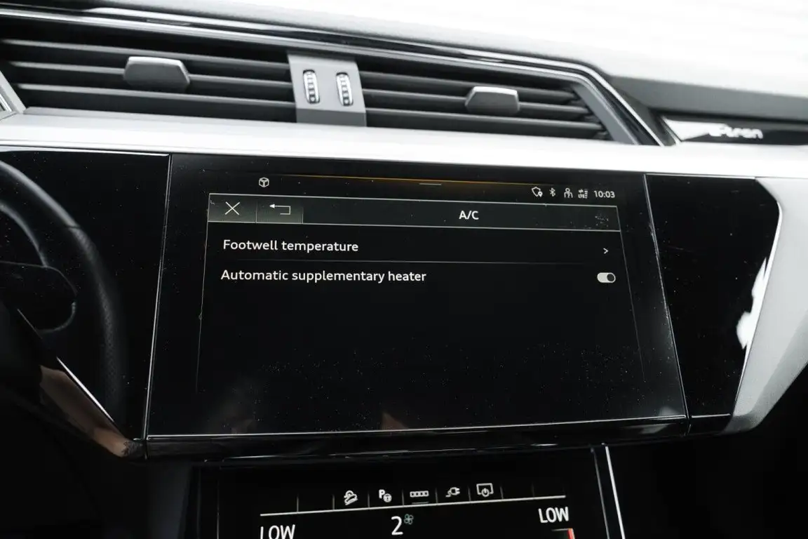 AUDI E-TRON