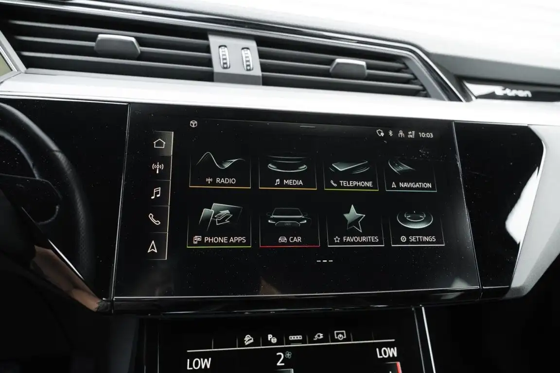 AUDI E-TRON