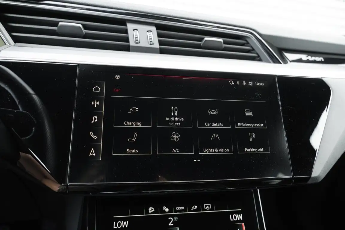 AUDI E-TRON