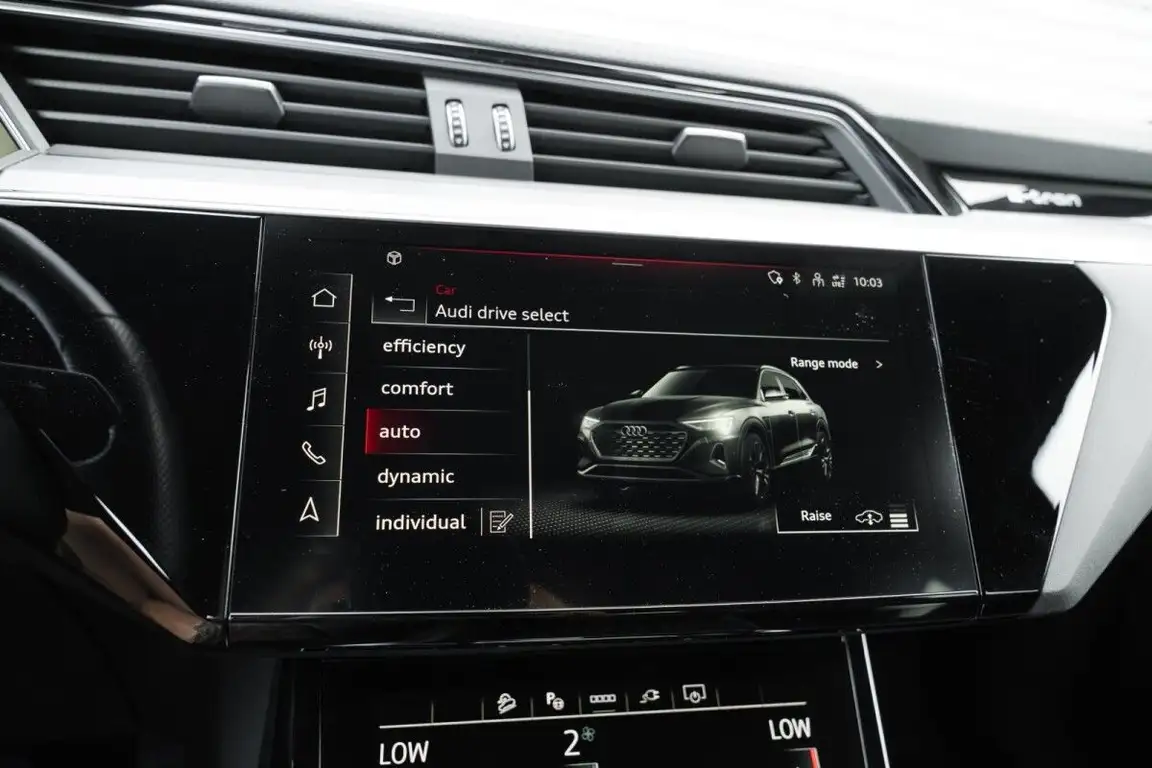 AUDI E-TRON