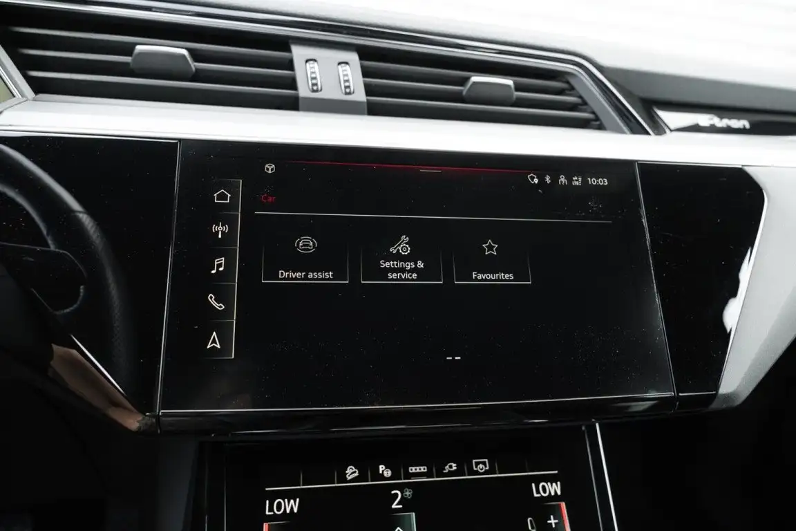 AUDI E-TRON