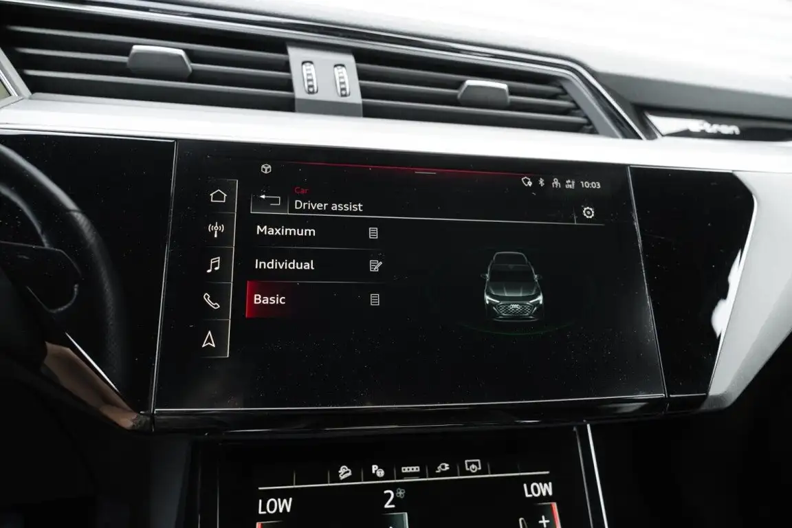 AUDI E-TRON