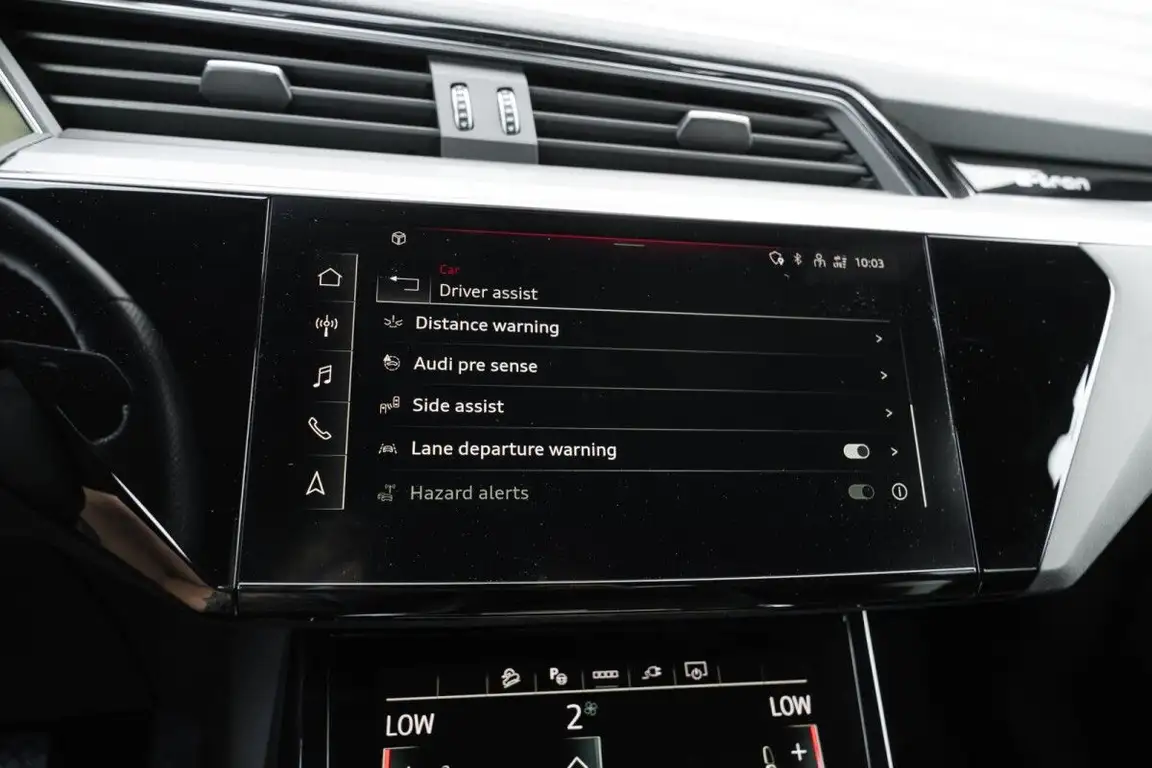 AUDI E-TRON