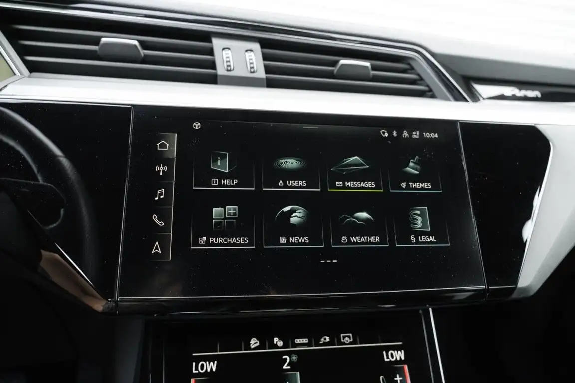 AUDI E-TRON