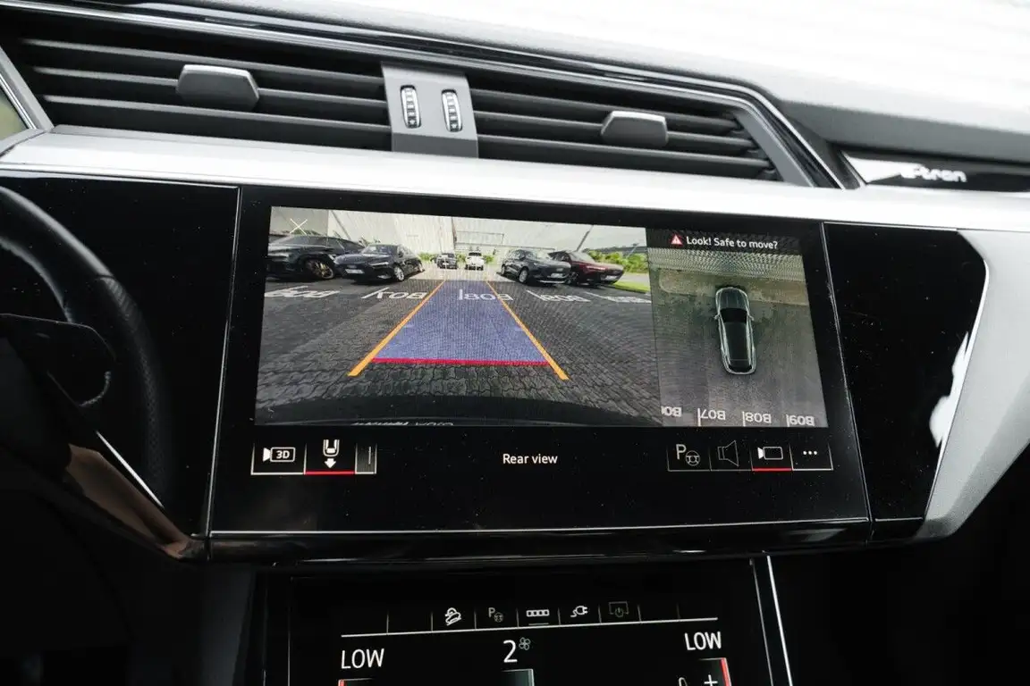 AUDI E-TRON