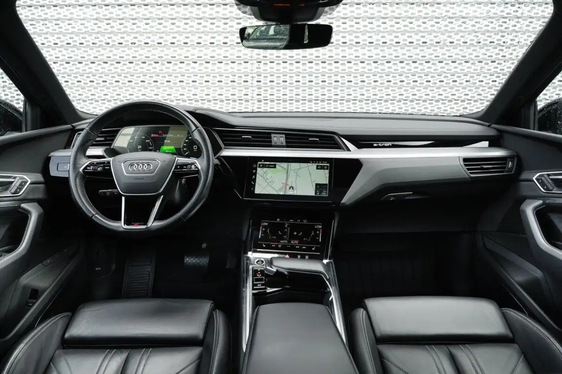 AUDI E-TRON