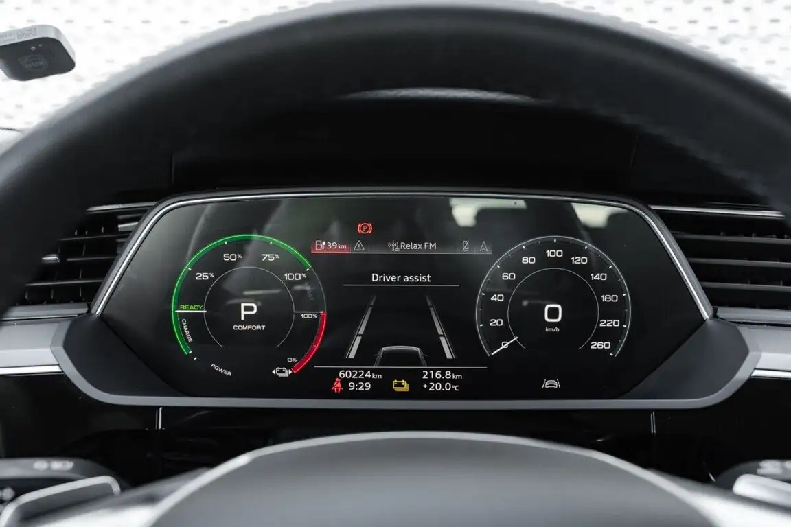 AUDI E-TRON