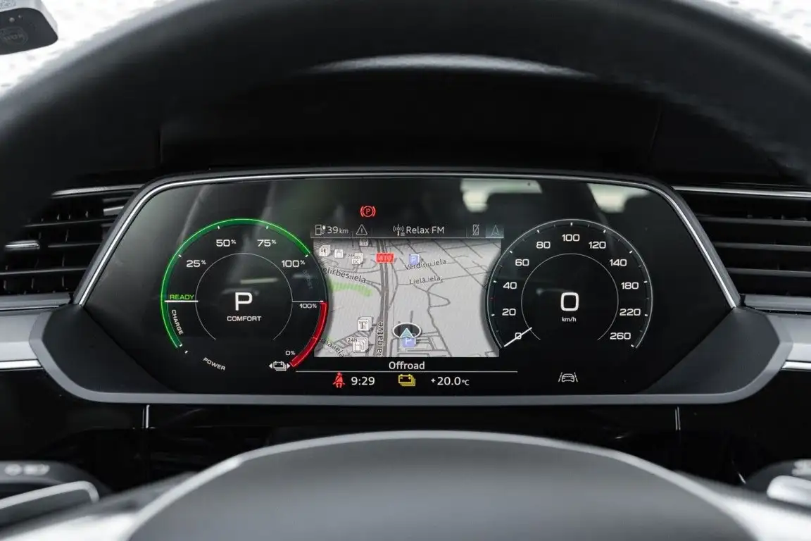 AUDI E-TRON