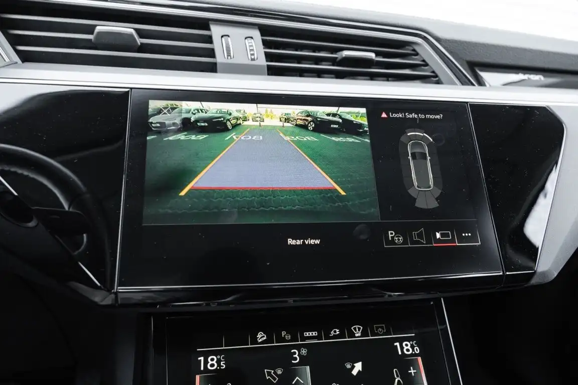 AUDI E-TRON