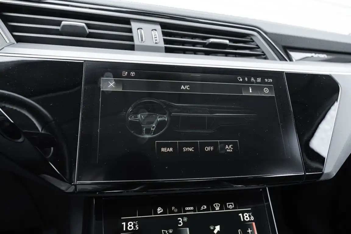 AUDI E-TRON
