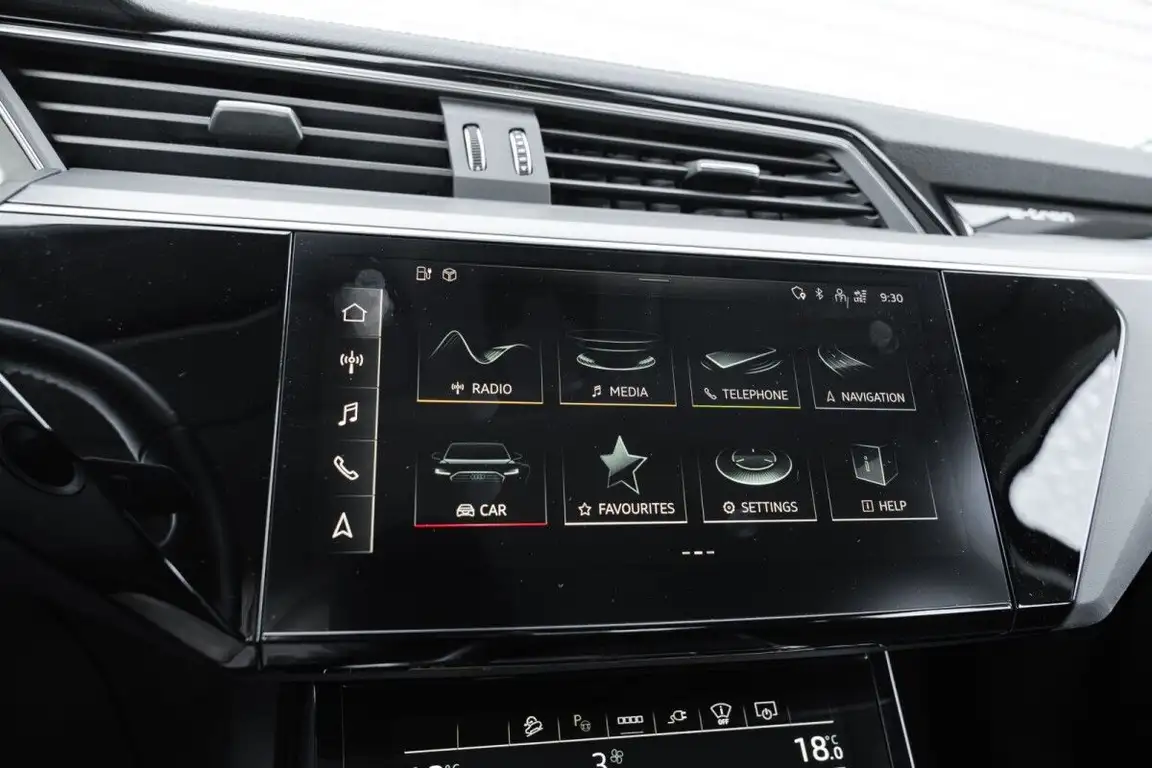 AUDI E-TRON