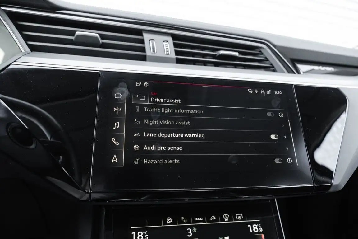AUDI E-TRON