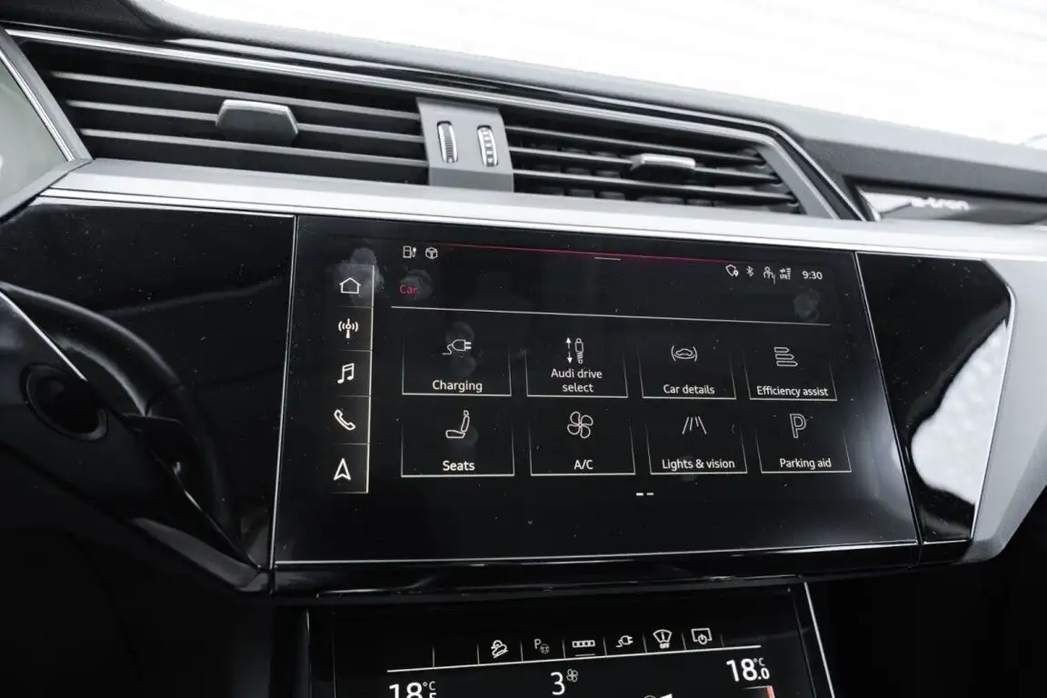 AUDI E-TRON
