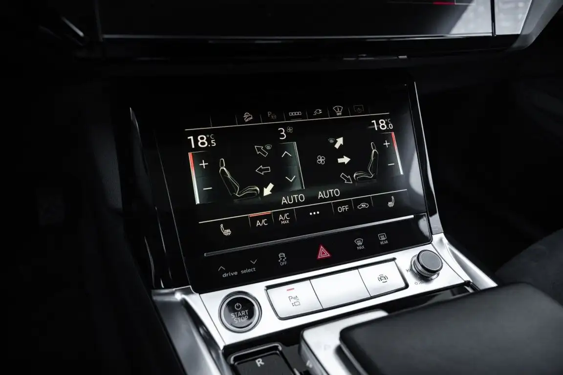 AUDI E-TRON