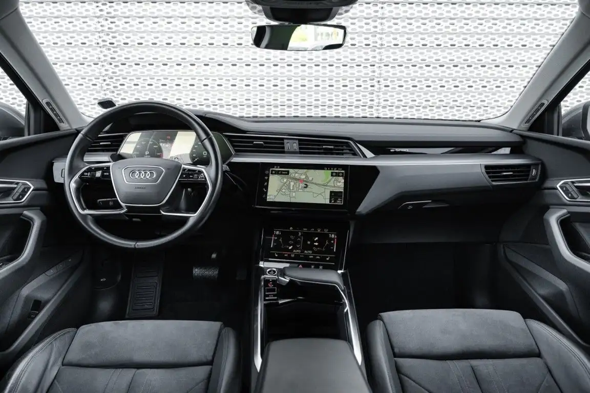 AUDI E-TRON
