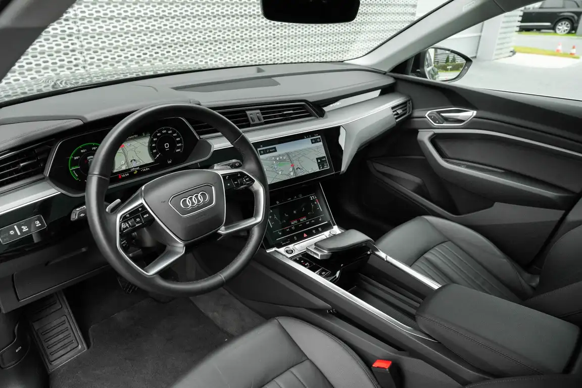 AUDI E-TRON