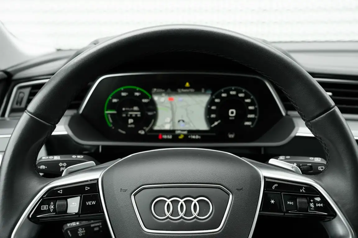 AUDI E-TRON