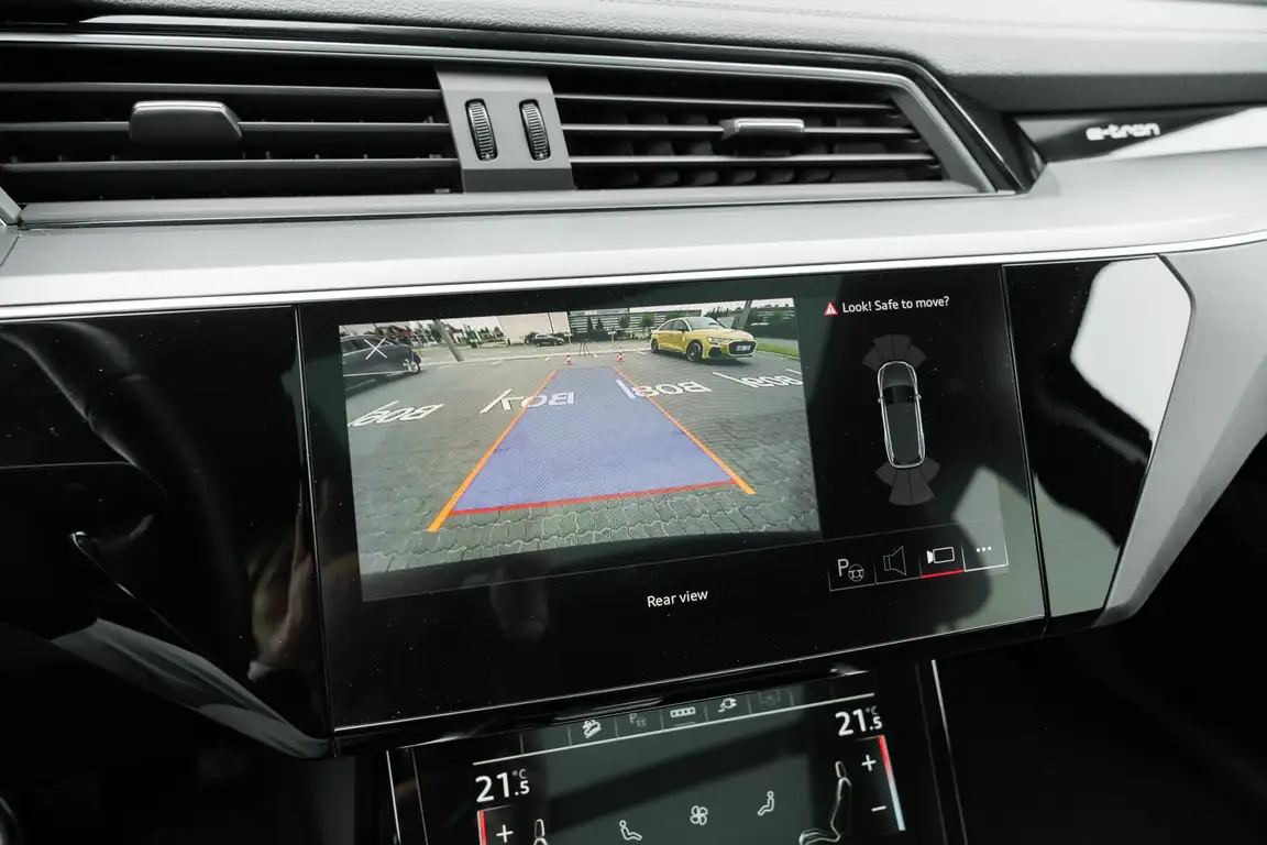 AUDI E-TRON