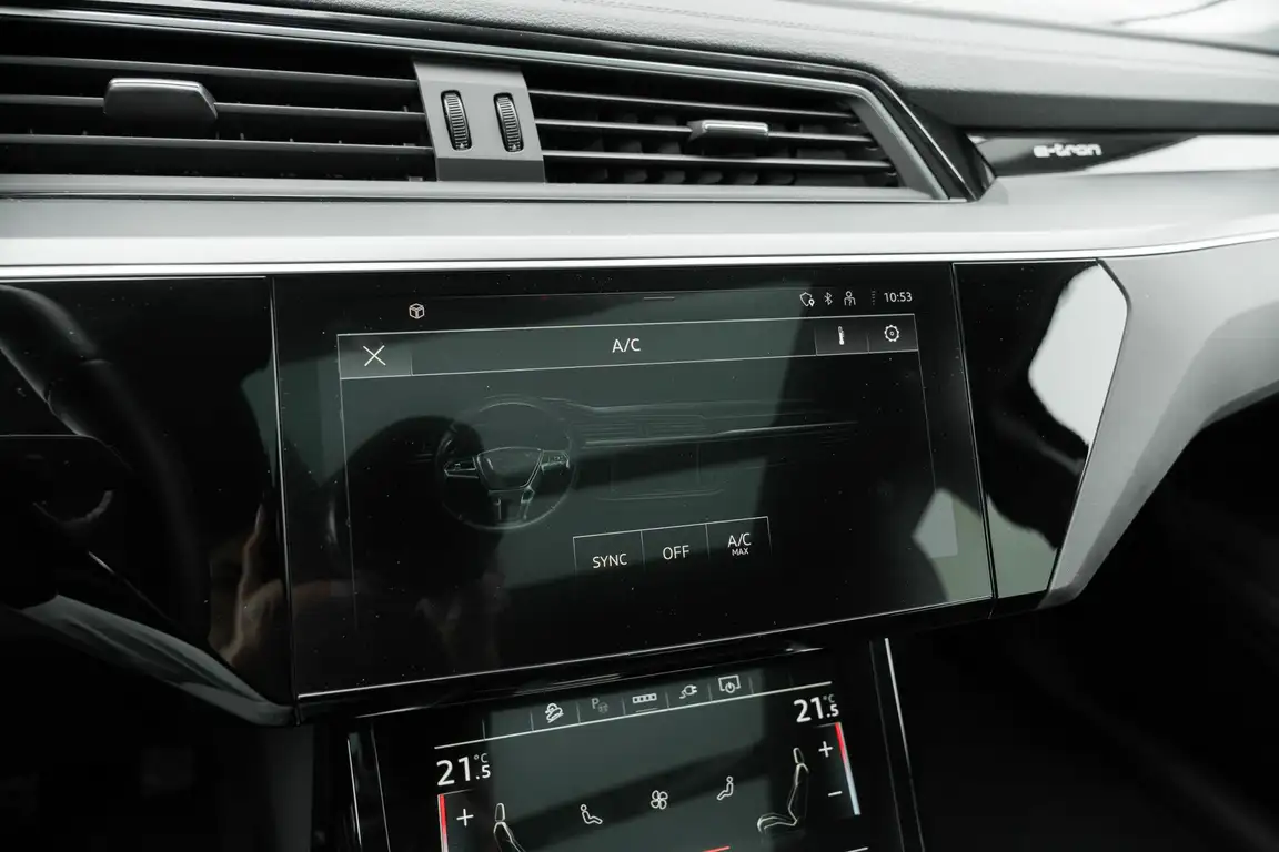 AUDI E-TRON