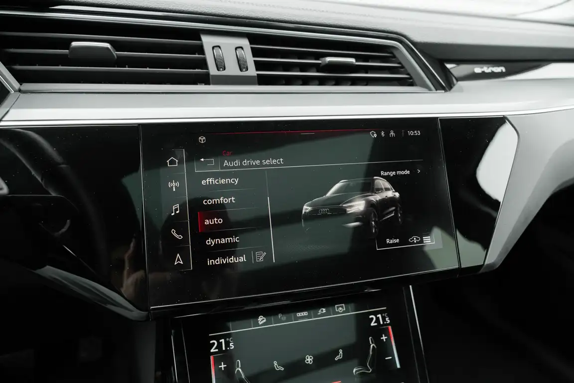 AUDI E-TRON