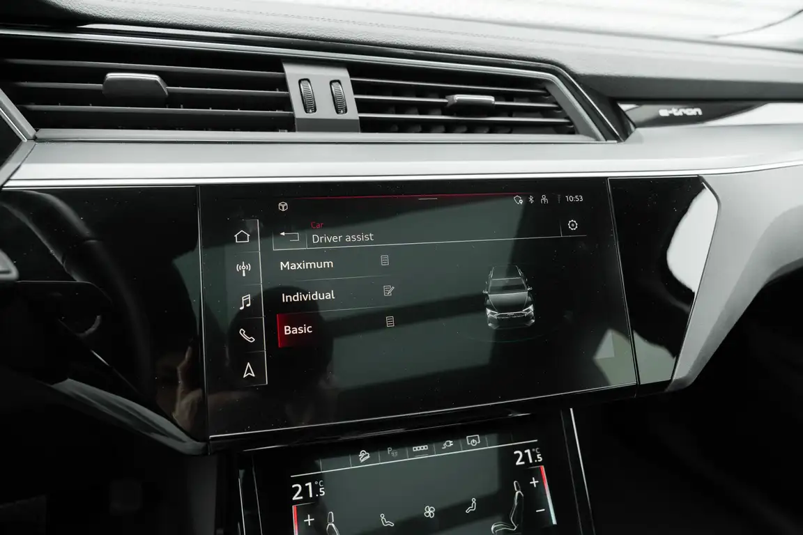AUDI E-TRON